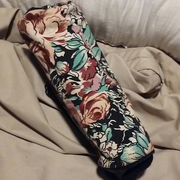 Cloth Flower Cosmetic Bag - Picture 4 of 4